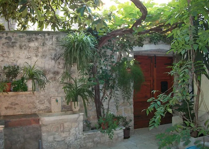 Ivica 3* Τρογκίρ